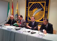 Gracia cree que la "recuperación y el prestigio" de la política se alcanzará si se actúa "con transparencia y cercanía"