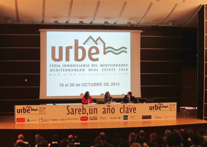 María Guinot (centro) en la conferencia sobre la Sareb