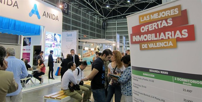 Imagen de expositores en la feria inmobiliaria Urbe 2013
