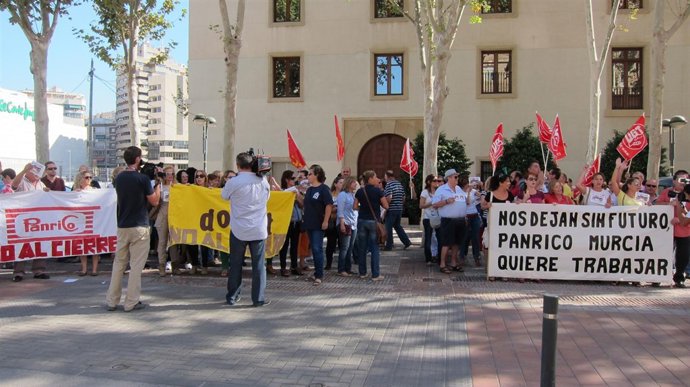 Concentración trasbajadores Panrico en Palacio San Esteban