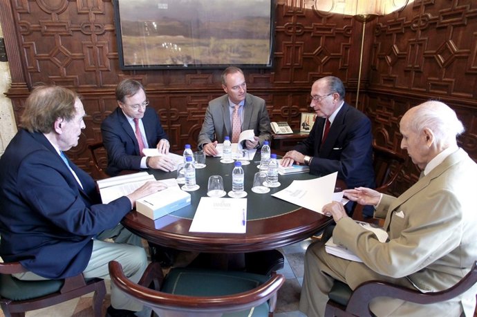 Reunión fabra con miembros de Comisión de Economía del Alto Consejo Consultivo