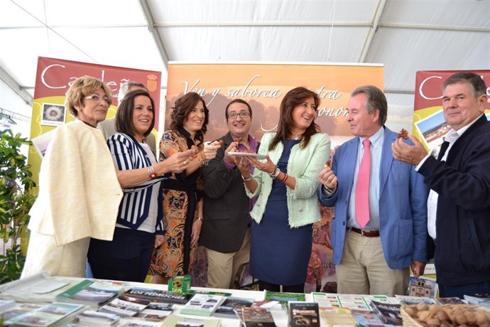 Autoridades durante la inauguración de la Feria del Lechón