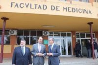 Hernández Carrón destaca la "buena sintonía" con la UEX para solucionar "carencias" en la Facultad de Medicina
