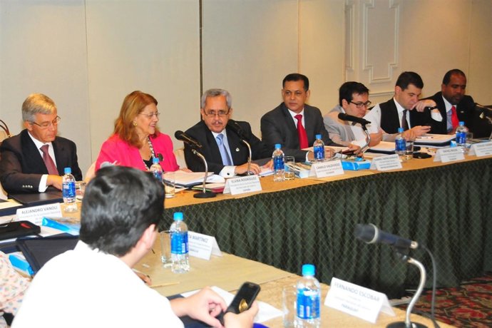 Elvira Rodríguez con miembros del IIMV