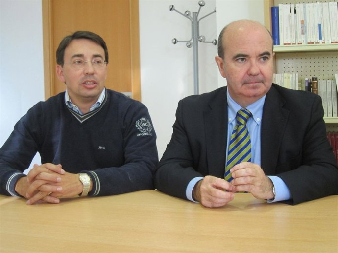 Zarrías atiende a los medios junto a Fernando Pablos en Salamanca