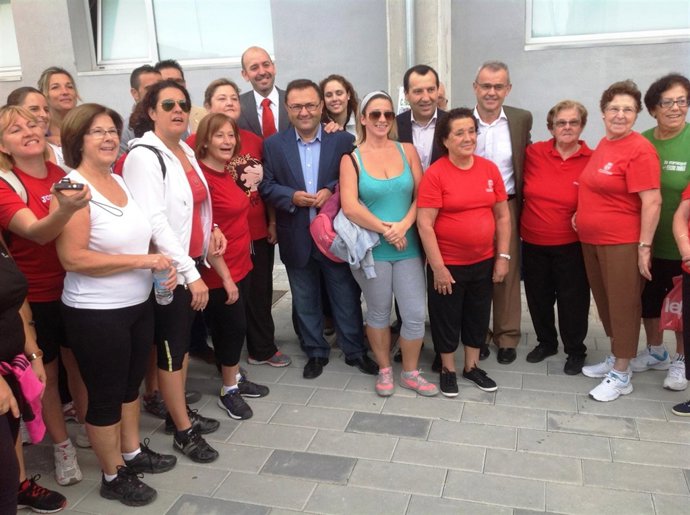 Heredia (PSOE-A) visita un estadio en Cártama