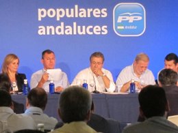Zoido (PP-A) junto a dirigentes del PP andaluz en Intermunicipal