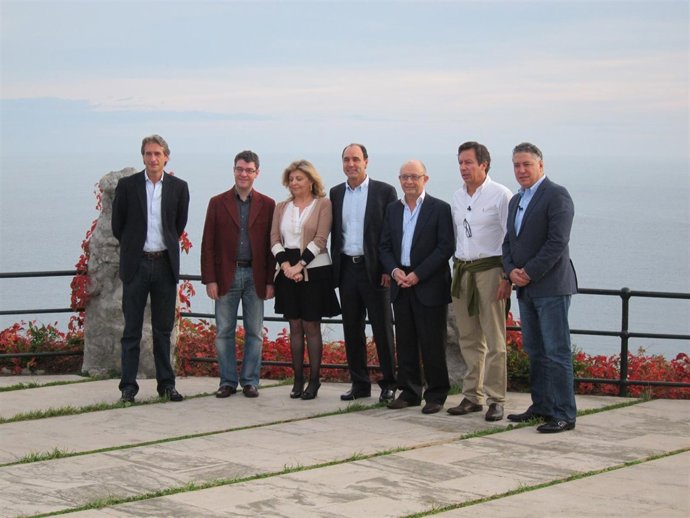Secretarios de Estado y dirigentes del PP en Santander