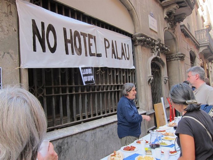 Chorizada popular contra el Hotel del Palau