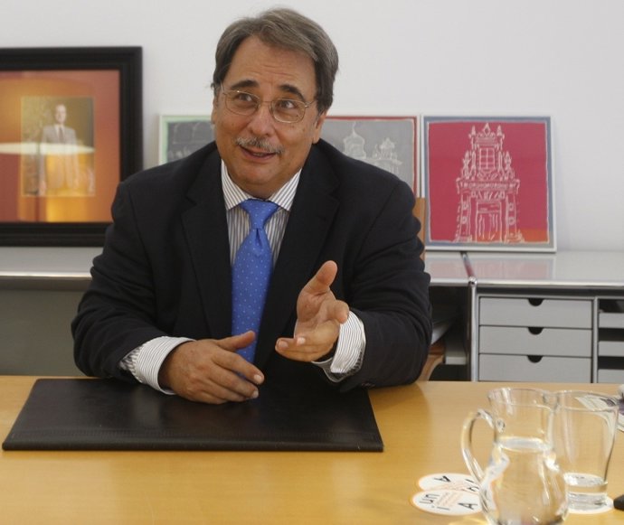 El rector de la UNIA, Eugenio Domínguez Vilches