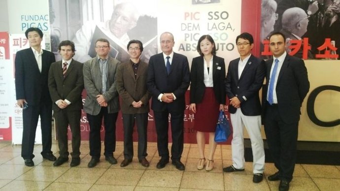 De la Torre visita exposición de Picasso en Corea del Sur