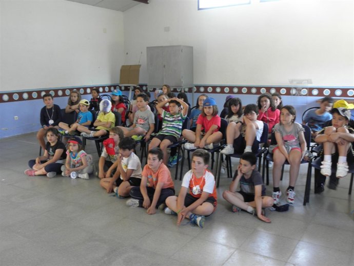 Participantes En Una Acampada De Papirola     