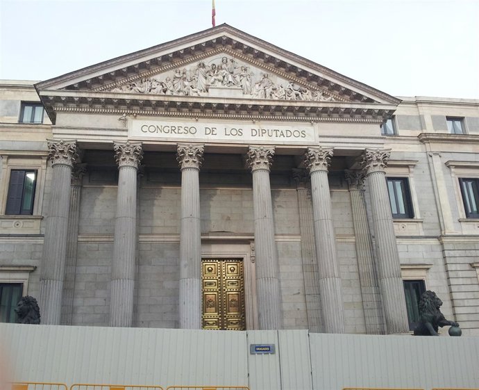 El Congreso, Vallado Por Las Obras