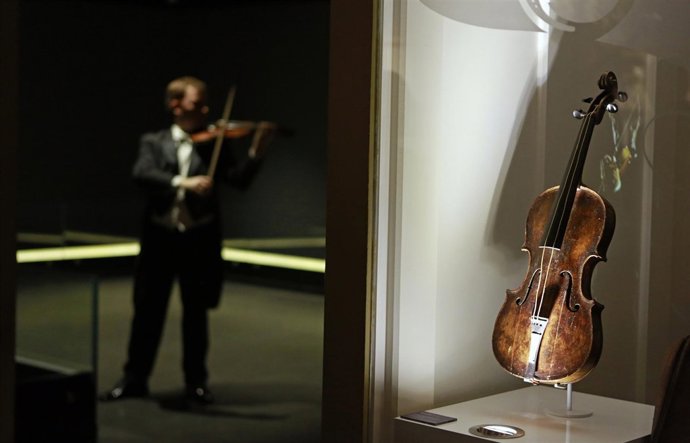 Titanic violin
