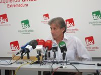 Escobar (IU) señala que no se siente "nada cómodo" y espera que se estudien los casos "uno por uno"