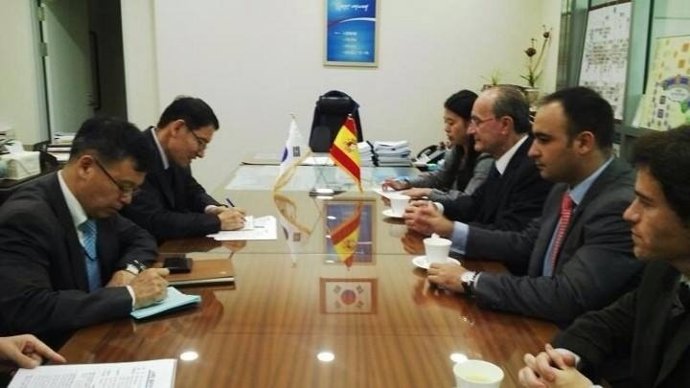 De la Torre se reúne con el vicealcalde de Seúl,  Kim San Bum