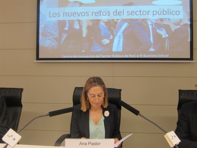 La ministra de Fomento, Ana Pastor, en el IE Business School