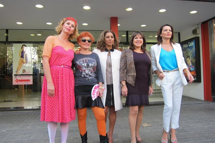 El elenco de 'Más sofocos'