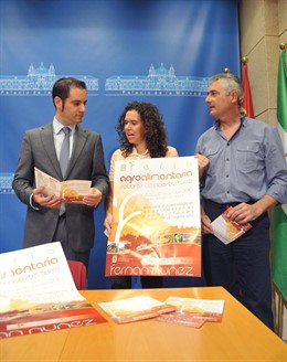 Criado, Ruiz y Alcaide en la presentación