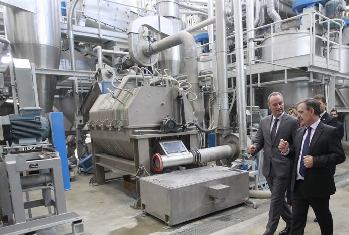 Fabra en su visita a la empresa ET Compañía para su reciclado en Chiva