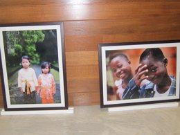 Imágenes de la exposición 'Hermanos' de Aldeas Infantiles