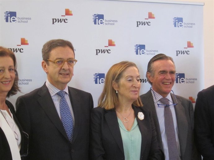 Ana Pastor, ministra de Fomento en el IE Business School