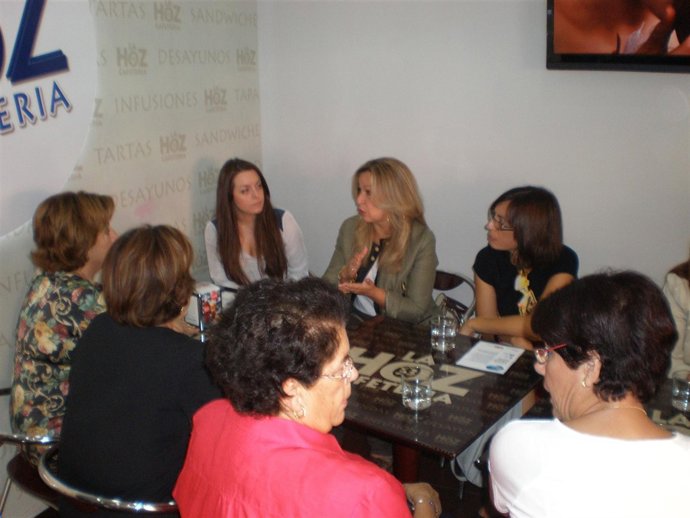 Las socialistas Trinidad Jiménez y María Gámez