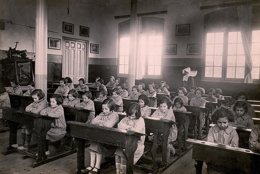 Una de las fotos de la exposición '115 Años de La Caridad en Zaragoza'