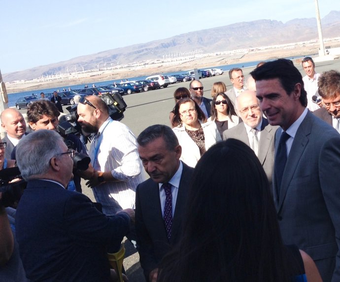 El presidente de Canarias, Paulino Rivero, y el ministro José Manuel Soria