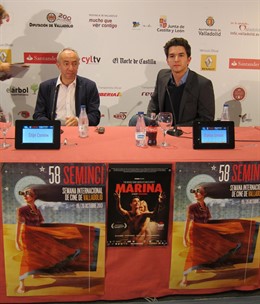 Coninx (izq) y Simoni presentan 'Marina' en la 58 Seminci