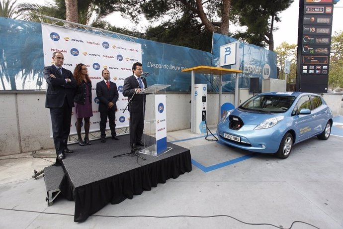 Presentación del punto de carga rápido para vehículos eléctricos en Barcelona 