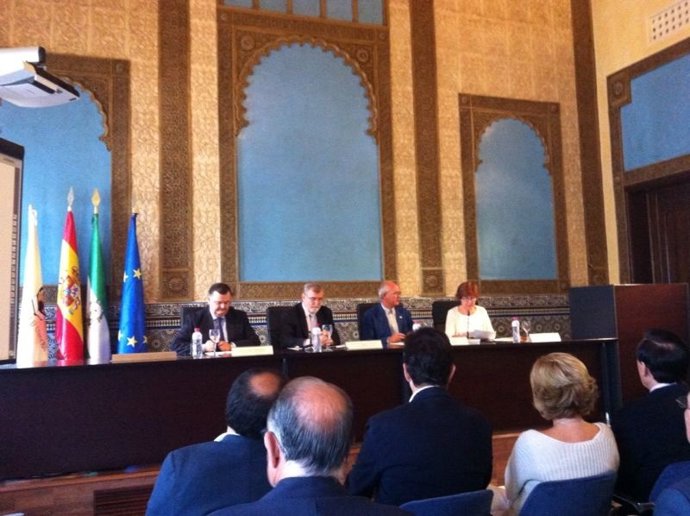 Firma del acuerdo entre la UCO y Ecovalia en el Rectorado