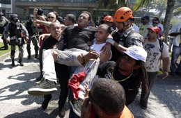 Manifestante herido por la Policía durante las protestas de Campo Libra.