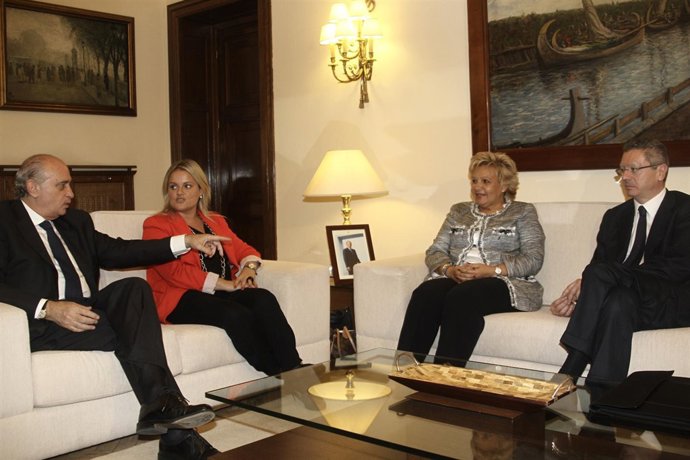 Gallardón y Fernández Díaz se reúnen con las víctimas del terrorismo 