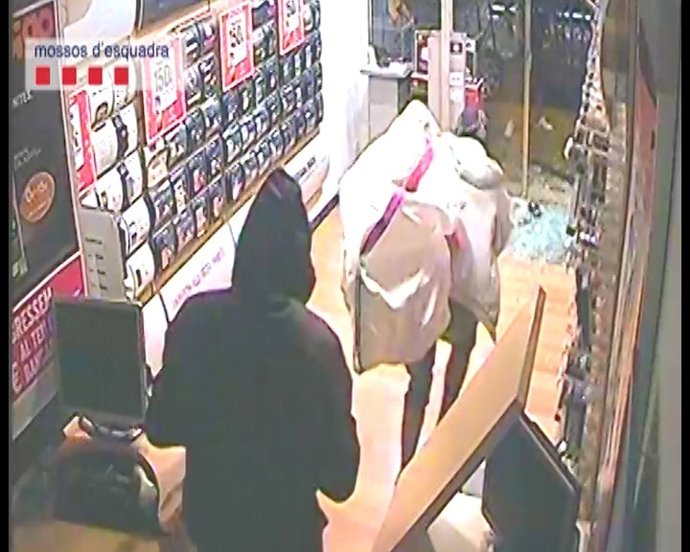 Uno de los robos en tiendas de telefonía móvil en Barcelona