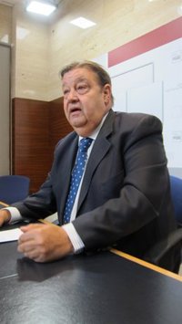 Los 24 diputados de PSOE C-LM piden la dimisión de Cospedal por no explicar en Cortes la comisión de 200.000 euros