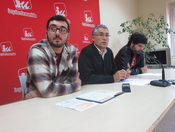 Fernández, Orviz y Leis (por la izquierda) en rueda de prensa. 