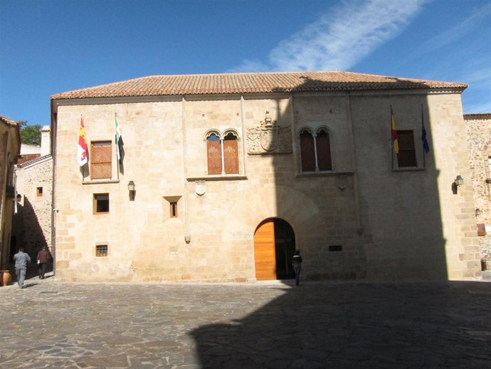 Palacio De Mayoralgo De Cáceres