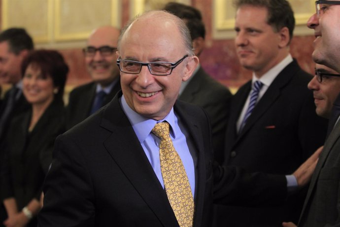 Montoro entrega el proyecto de Presupuestos Generales del Estado (PGE) 2014 