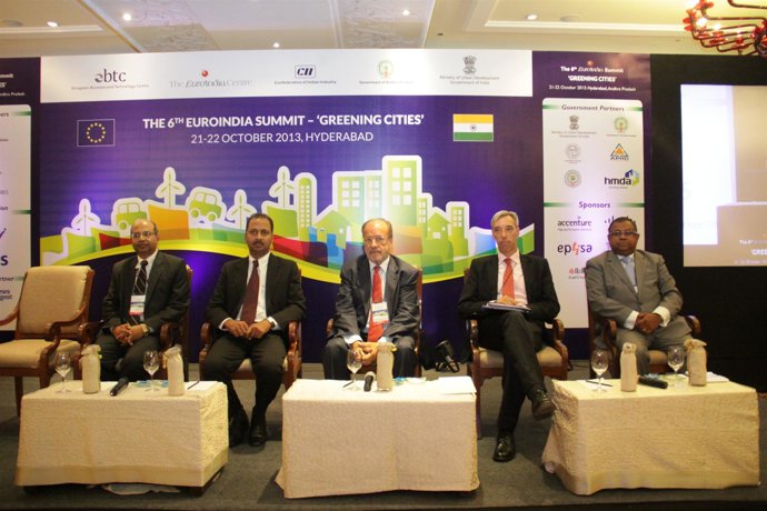 El alcalde (C) en el Congreso