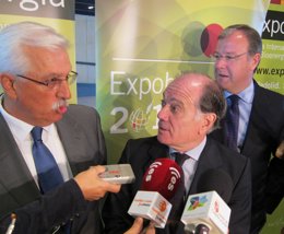 Los consejeros de Economía y Fomento en la inauguración de Expobioenergía