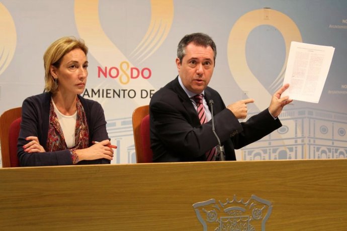 Susana López y Juan Espadas durante la rueda de prensa