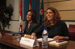 La consejera de Agricultura, Silvia Clemente, con la periodista Sonia Andrino