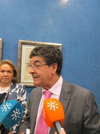 Valderas defiende la "honestidad" de Sánchez Gordillo "en su hacer y en su entrega", al margen de asuntos judiciales