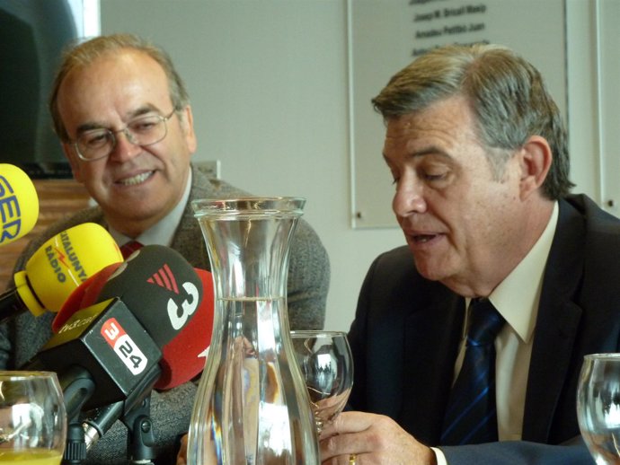 A. Gasol y J.B Casas (Col. Eco. De Catalunya) en rueda de prensa
