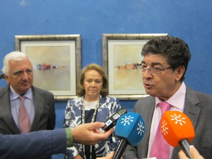 Vicepresidente de Junta, Diego Valderas, junto a Santiago Herrero y Concha Yoldi