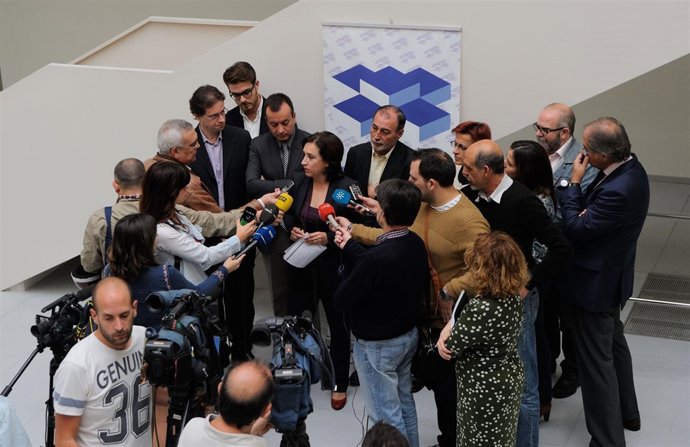 Sandra García atiende a los medios en el PTS