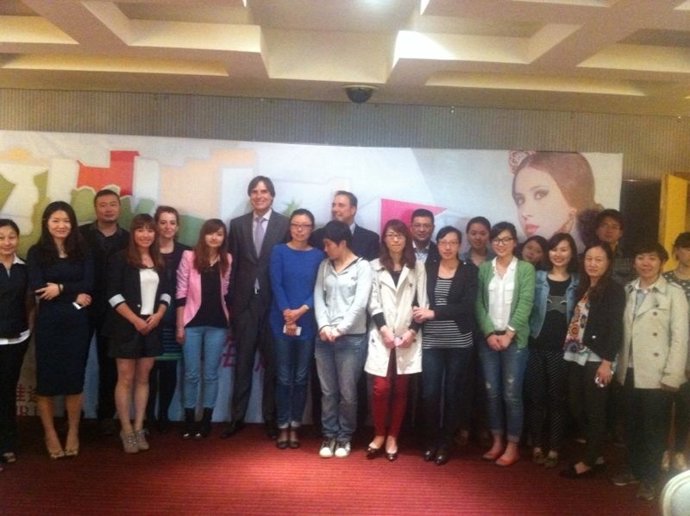 Caneda junto a profesionales chinos presentación málaga en hangzhou
