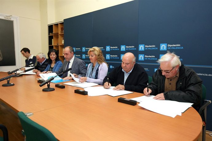 Firma de subvenciones de la Diputación con cinco municipios palentinos