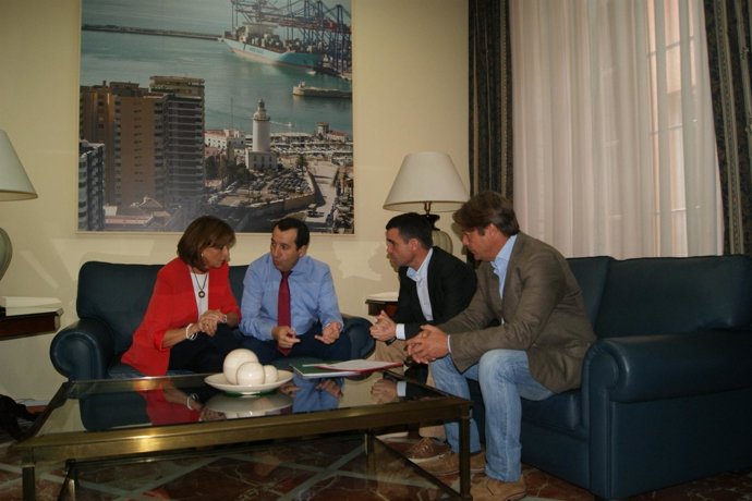 El socialista José Bernal se reúne con Ruiz Espejo